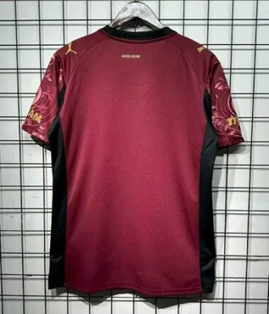 Imagem 2 do álbum Galatasaray Third Soccer Jerseys