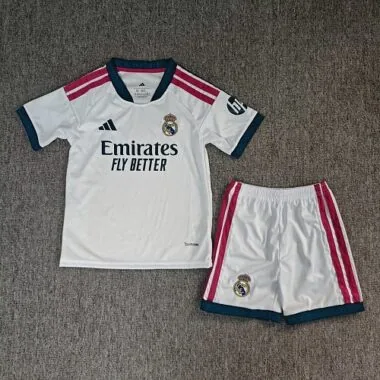 Camisetas de fútbol infantiles del Real Madrid para los partidos en casa, números 26 y 27