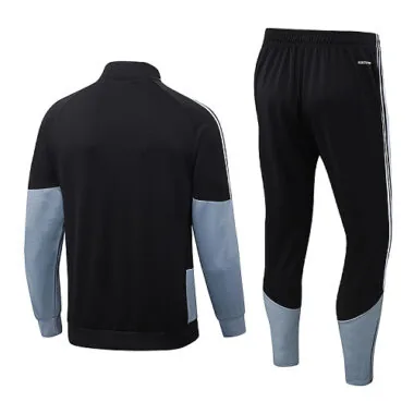 Imagen 2 del álbum Chaquetas del Real Madrid 26-27
