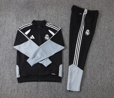 Imagen 3 del álbum Chaquetas del Real Madrid 26-27