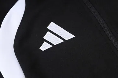 Imagen 4 del álbum Chaquetas del Real Madrid 26-27