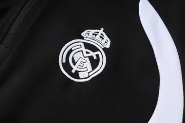 Imagen 6 del álbum Chaquetas del Real Madrid 26-27