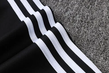 Imagen 7 del álbum Chaquetas del Real Madrid 26-27