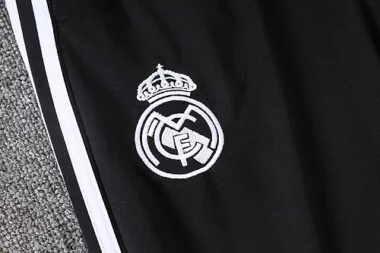 Imagen 8 del álbum Chaquetas del Real Madrid 26-27