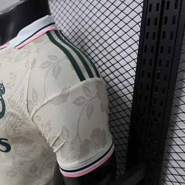 Imagem 4 do álbum Camisolas de futebol do Real Madrid, Versão Especial de Jogador, 26-27