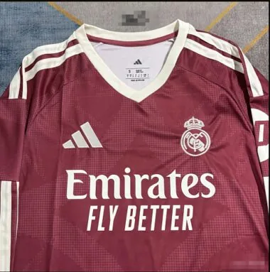 Imagen 2 del álbum 26-27 Real Madrid Third Soccer Jerseys