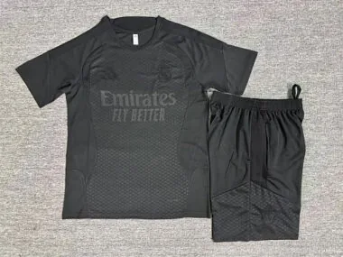 Imagen 2 del álbum Equipación de fútbol para entrenamiento infantil del Real Madrid 26-27