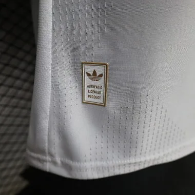 Imagen 4 del álbum Camisetas de fútbol del Real Madrid, versión especial de jugador, 26-27