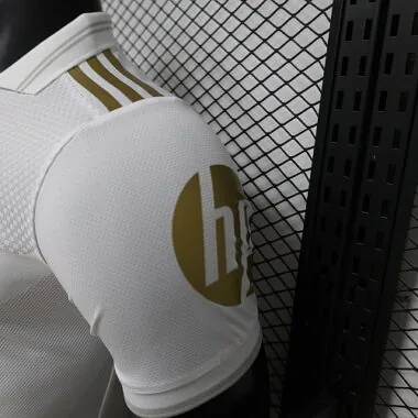 Imagen 5 del álbum Camisetas de fútbol del Real Madrid, versión especial de jugador, 26-27
