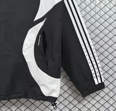 Immagine 4 dell’album 06-07 Real Madrid Retro Windbreaker Jackets