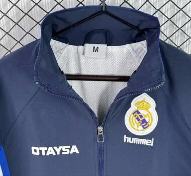 Immagine 2 dell’album 91-92 Real Madrid Retro Windbreaker Jackets