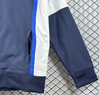 Immagine 4 dell’album 91-92 Real Madrid Retro Windbreaker Jackets