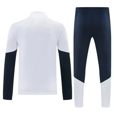 Immagine 3 dell’album 26-27 Real Madrid Trainng Soccer Suit