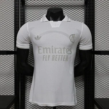 Camisetas de fútbol del Real Madrid, versión para jugadores, del 26 al 27, con motivo del 125.º aniversario