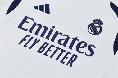 Imagem 5 do álbum Fato de treino de futebol do Real Madrid 26-27
