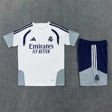 Imagem 7 do álbum Fato de treino de futebol do Real Madrid 26-27