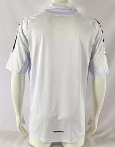 Image 2 de l’album 2005/06 Real Madrid Home Retro Soccer Jerseys