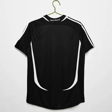 Immagine 2 dell’album 2006/07 Real Madrid Third Retro Soccer Jerseys