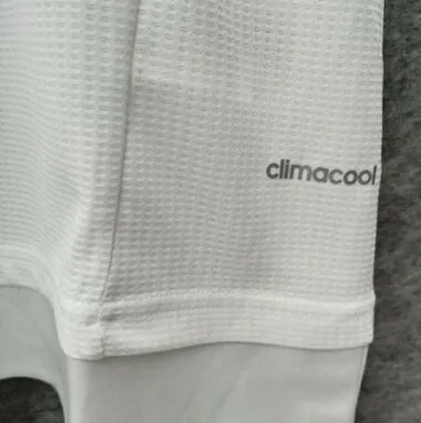 Image 5 de l’album 2015/16 Real Madrid Retro Soccer Jerseys