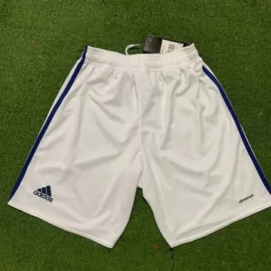Image 2 de l’album 2016-17 Real Madrid Home Retro Shorts