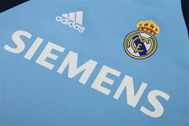 Imagem 2 do álbum 05-06 Real Madrid Retro Soccer Jerseys
