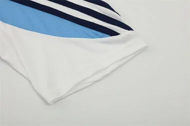 Imagem 5 do álbum 03-04 Real Madrid Retro Soccer Jerseys