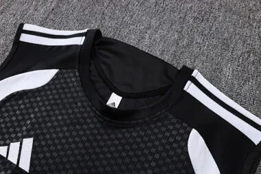 Immagine 3 dell’album 26-27 Real Madrid Training Soccer Vest