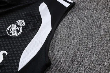 Immagine 5 dell’album 26-27 Real Madrid Training Soccer Vest