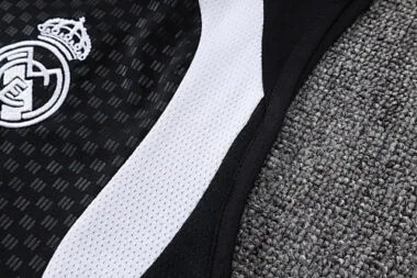 Immagine 6 dell’album 26-27 Real Madrid Training Soccer Vest