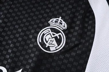 Immagine 7 dell’album 26-27 Real Madrid Training Soccer Vest