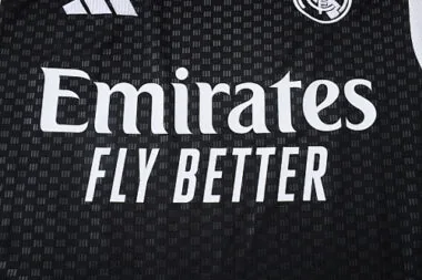Immagine 9 dell’album 26-27 Real Madrid Training Soccer Vest