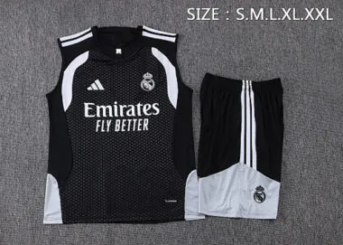 Immagine 15 dell’album 26-27 Real Madrid Training Soccer Vest