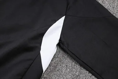 Imagen 14 del álbum Chaquetas cortavientos del Real Madrid 26-27
