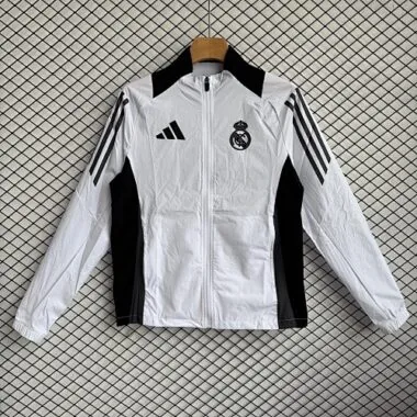 Immagine 3 dell’album 25-26 Giacche a vento del Real Madrid