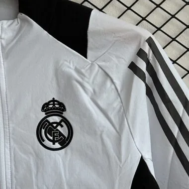 Immagine 6 dell’album 25-26 Giacche a vento del Real Madrid