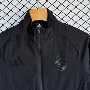 Imagen 2 del álbum Chaquetas cortavientos del Real Madrid 25-26