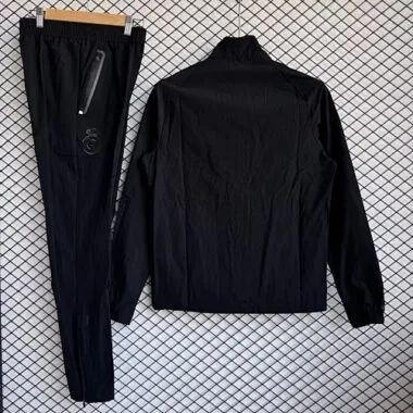Imagen 4 del álbum Chaquetas cortavientos del Real Madrid 25-26