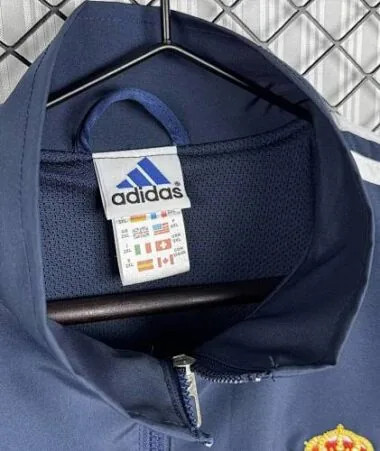 Immagine 4 dell’album 99-00 Real Madrid Retro Windbreaker Jackets