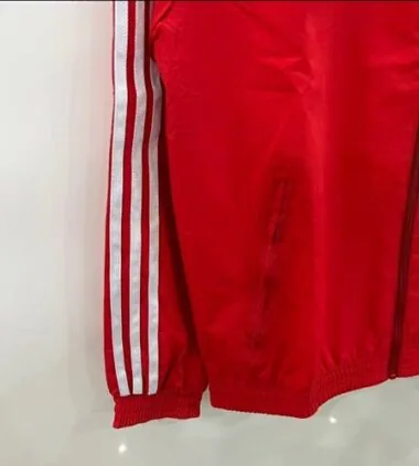 Imagem 3 do álbum 25-26 Sevilla Windbreaker Jackets