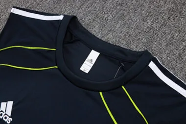 Image 5 de l’album Maillot d’entraînement de football du Real Madrid 25-26