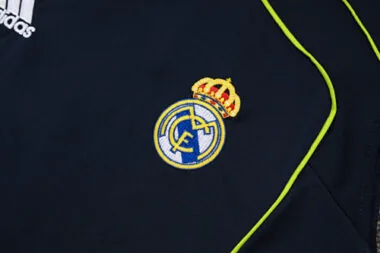 Image 7 de l’album Maillot d’entraînement de football du Real Madrid 25-26