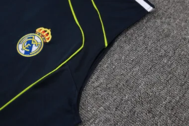 Image 9 de l’album Maillot d’entraînement de football du Real Madrid 25-26