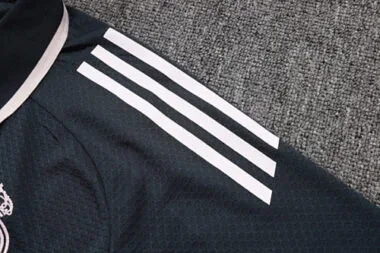 Imagem 6 do álbum 25-26 Real Madrid Polo Training Soccer Suit