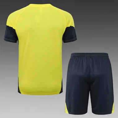 Image 3 de l’album Tenue d’entraînement de football du Real Madrid 25-26
