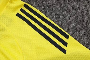 Image 5 de l’album Tenue d’entraînement de football du Real Madrid 25-26