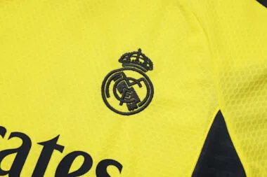Image 6 de l’album Tenue d’entraînement de football du Real Madrid 25-26