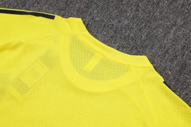 Image 10 de l’album Tenue d’entraînement de football du Real Madrid 25-26