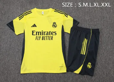 Image 12 de l’album Tenue d’entraînement de football du Real Madrid 25-26