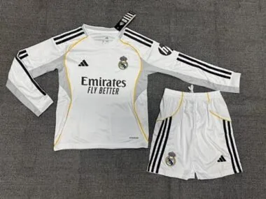 Camisetas de fútbol infantiles del Real Madrid para los partidos en casa, números 25 y 26