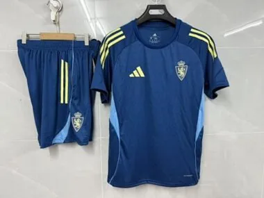 Equipación de entrenamiento de fútbol del Zaragoza